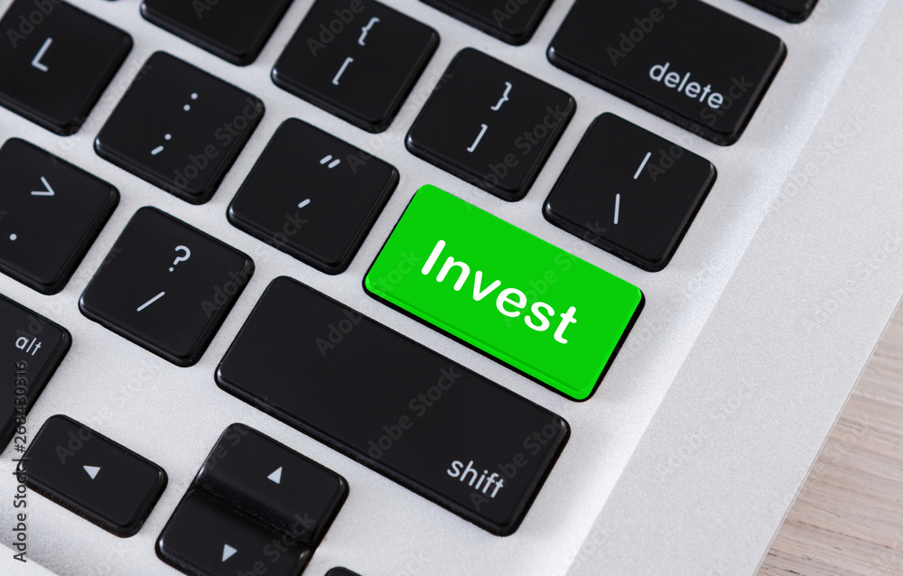 Poster Text Invest on green button of computer keypad