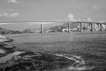 Baia de Vit&oacute;ria-ES e terceira ponte e penedo
