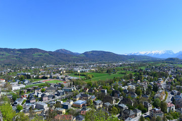 Fototapeta na wymiar Blick auf das Salzburger Becken und Untersberg bis Teisenberg