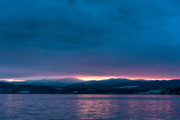 Fototapeta premium 日本・北海道洞爺湖の風景