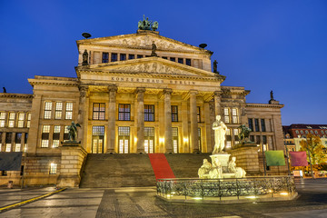 Fototapeta na wymiar The Konzerthaus Berlin at the Gendarmenmarkt at night