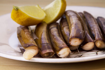 seafood, raw razors with lemon