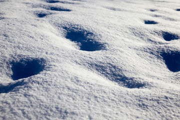 Fototapeta na wymiar Snowdrifts of snow after a large snowfall