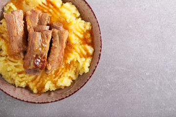 Pork ribs with mashed potatoes