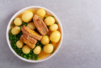 Pork ribs, potato and peas