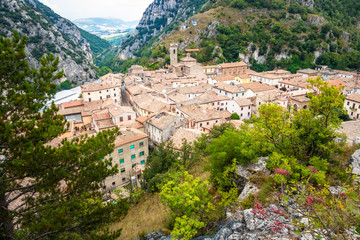 Fototapeta na wymiar small village in the mountains of the Marche Italy