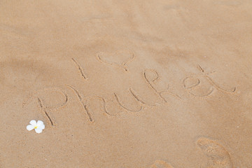 Schrift im Sand I love Thailand Phuket