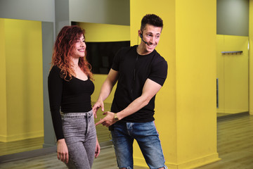 Obraz premium Dance instructors of salsa and bachata at their class