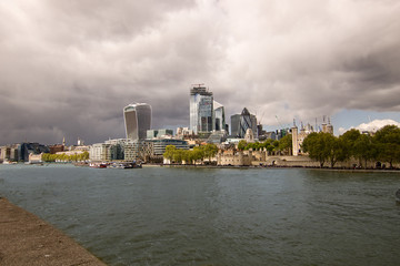 Obraz premium skyscrapers from london city with Thames river