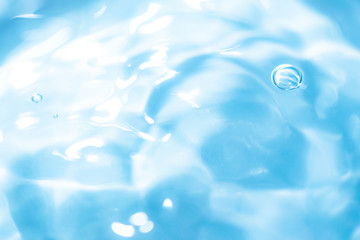 水の泡と水面、水中の素材。健康や医療、環境、ライフスタイルのイメージ。