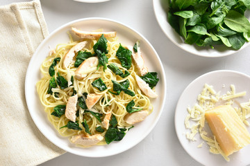 Spaghetti with spinach leaves, grilled chicken breast and cheese
