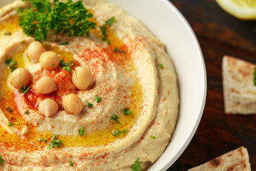 Hummus with olive oil, paprika, lemon and pita bread