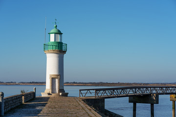 Fototapeta na wymiar The lighthouse at the entrance to the port of Paimboeuf in the Loire estuary