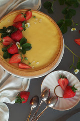 cheesecake with strawberries