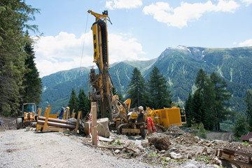 Bohrarbeiten am Berg