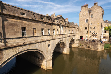 Pulteney Bridge and Weir on the River Avon in the historic city of Bath in Somerset, England .