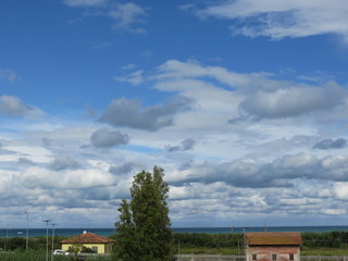 Fototapeta na wymiar Paesaggio nuvoloso