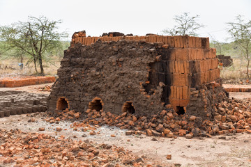 Ziegelbrennerei in Afrika