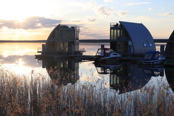 Schwimmende Häuser in der Lausitz