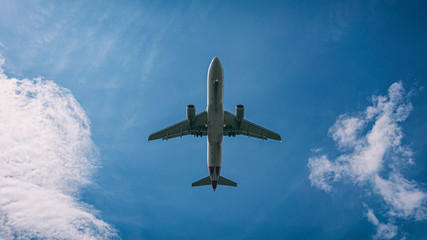 Flugzeug im Landeanflug