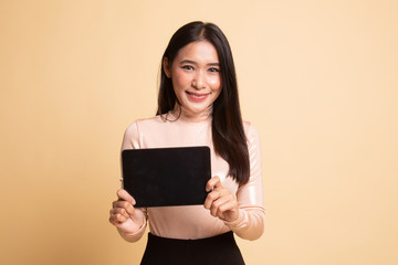 Young Asian woman with a computer tablet.