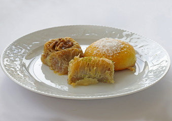 White saucepan , Nightingale and winding desserts
