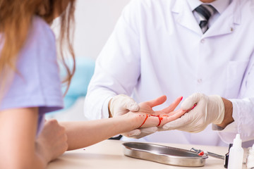 Hand injured woman visiting male doctor 