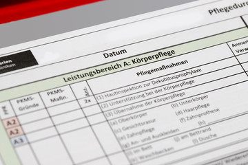 Obraz premium pflegedurchführungsnachweis blatt krankenhaus körperpflege