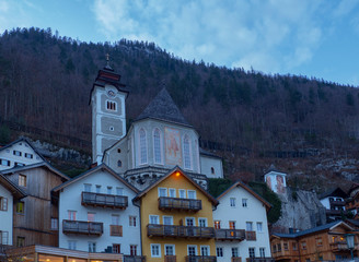 casas típicas en el pueblo más bonito de Austria, Hallstat, invierno de 2018t