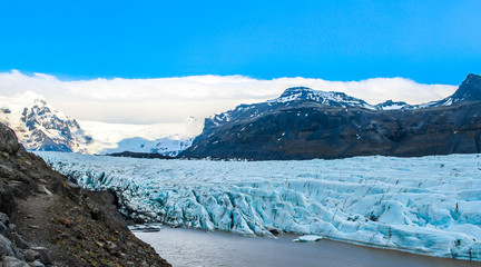 Fototapeta na wymiar Awesome Icelandic landscape. Glacier lagoon. 
