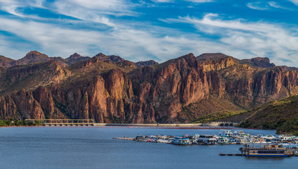 Naklejka premium Saguaro Lake in the Arizona Desert