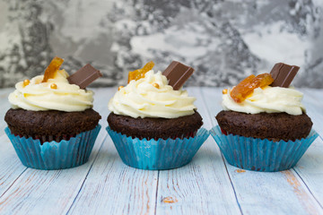 Chocolate cupcakes with vanilla butter frosting and golden crumbs, chocolate, and lemon. There is a memo for the text.