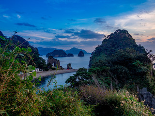 【静岡県伊豆半島ジオパーク】静岡県西伊豆浮島海岸の夕景【秋】