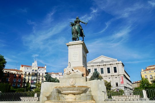 フェリペ４世騎馬像