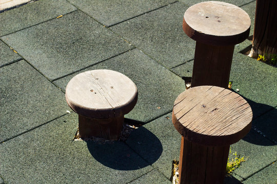 Wooden steps of various sizes in circle shape