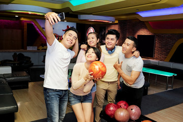 Fototapeta premium Friends taking selfie in bowling club
