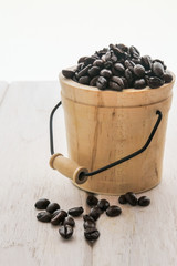 Fototapeta na wymiar Coffee beans in a small wooden bucket