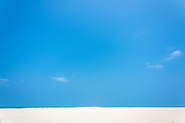 久米島・はての浜　白いビーチと青空