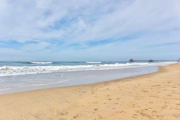 Fototapeta na wymiar beach and sea with Huntington Beach Pier in the background