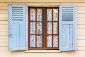 Fenêtre typique de maison créole 