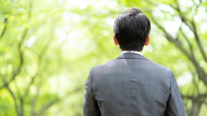 サラリーマン　背中