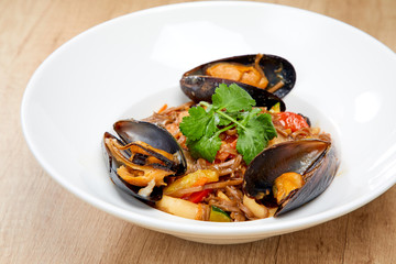 mussels with buckwheat noodles and sauce