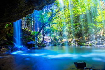 Nabegatai, waterfall in forest, Kumamoto Japan © Taisuke Mizuguchi