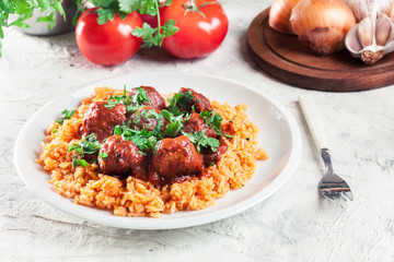 Meatballs with red rice