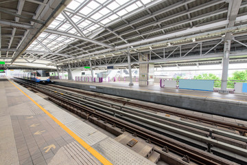 sky train coming in station