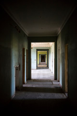 Fototapeta premium Hallway in the abandoned building