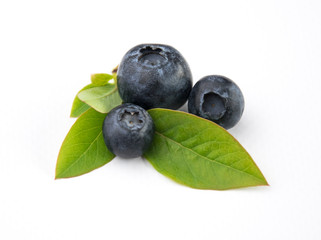Owoce borówki z liśćmi blueberry