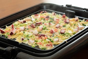 日本の伝統的な郷土料理であるたこ焼き
