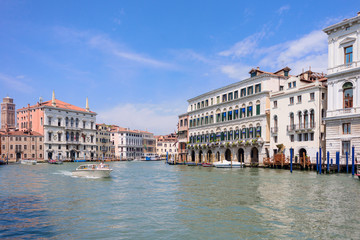 Naklejka premium VENICE, ITALY - MAY, 2017: Beautiful view to colorful Venetian architecture located near Ponte di Rialto/ Rialto bridge, water tram stop/station at the Canal Grande