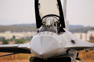 F-16戦闘機